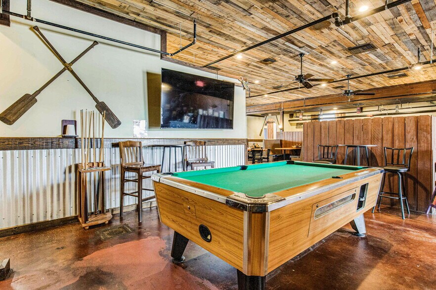 More Photos Of 131 New Warrington Rd, Pensacola Restaurant For Sale