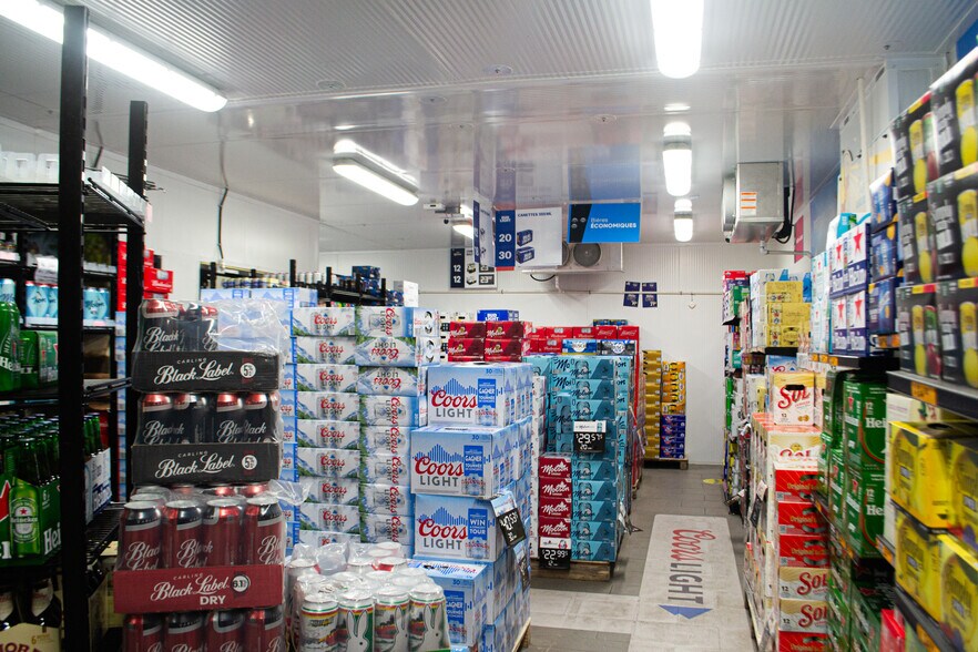 More Photos Of 680 Av Gilles-Villeneuve, Berthierville General Retail For Sale