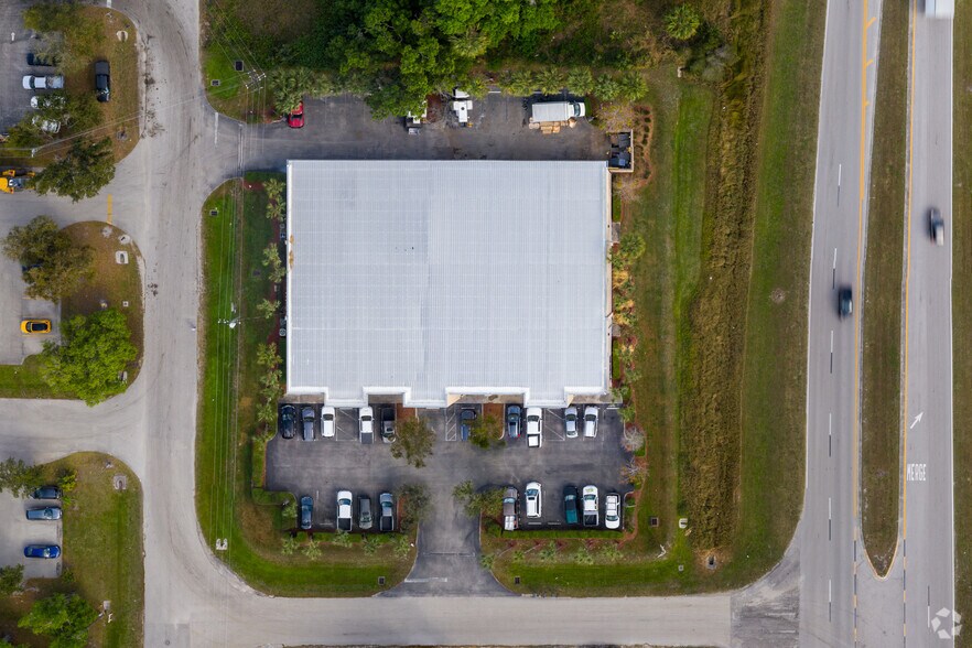 More Photos Of 5961 Northland Rd, Fort Myers Light Distribution For Lease