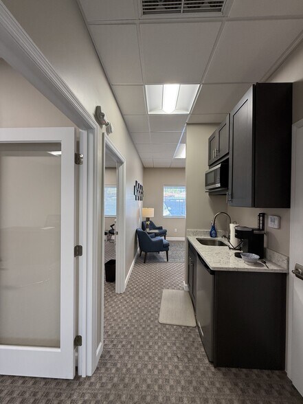 More Photos Of 935 Main St, Safety Harbor Office For Lease