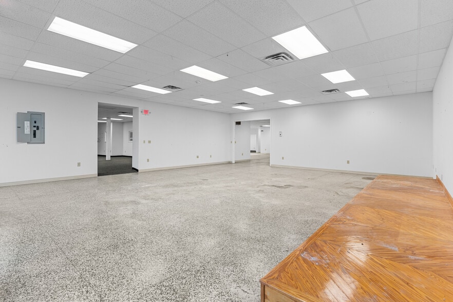 More Photos Of 6854 Post Rd, North Kingstown Freestanding For Lease