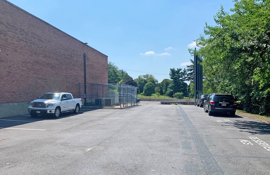 More Photos Of 3300-3350 New York Ave NE, Washington Warehouse For Lease