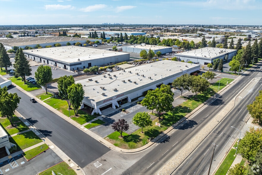 More Photos Of 6750 Florin Perkins Rd, Sacramento Warehouse For Lease