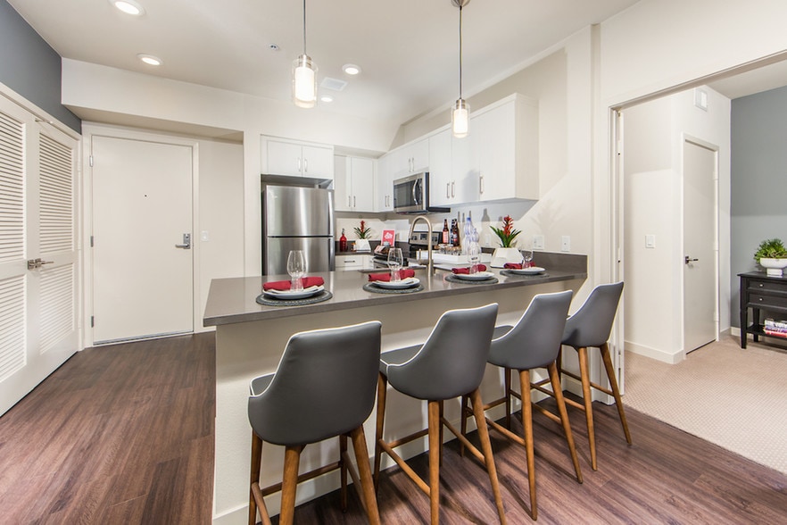 More Photos Of 1045 Armorlite Dr, San Marcos Apartments For Lease