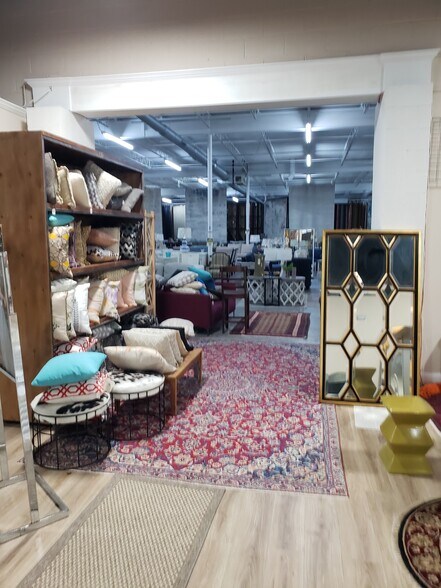 More Photos Of 4901 Old National Hwy, College Park Showroom For Lease