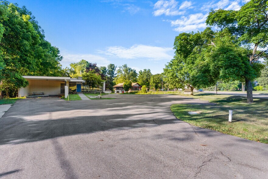 More Photos Of 2532 Spring Arbor Rd, Jackson Medical For Sale