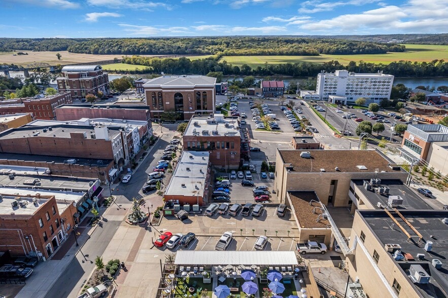 More Photos Of 131 Strawberry Alley Aly, Clarksville General Retail For Lease