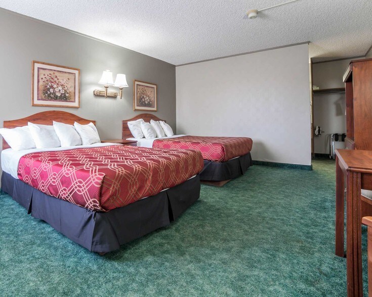 More Photos Of 1225 S State St, Salina Hotel For Sale