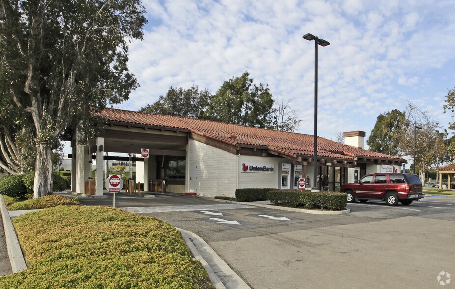 More Photos Of 669 S Rancho Santa Fe Rd, San Marcos Bank For Lease