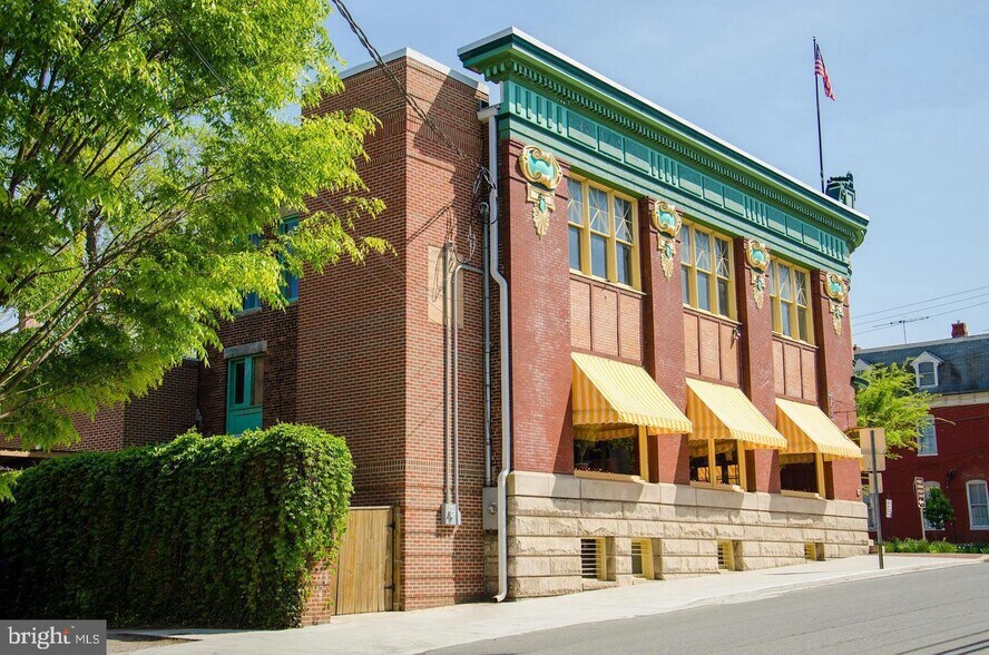More Photos Of 201 E German St, Shepherdstown Storefront For Sale