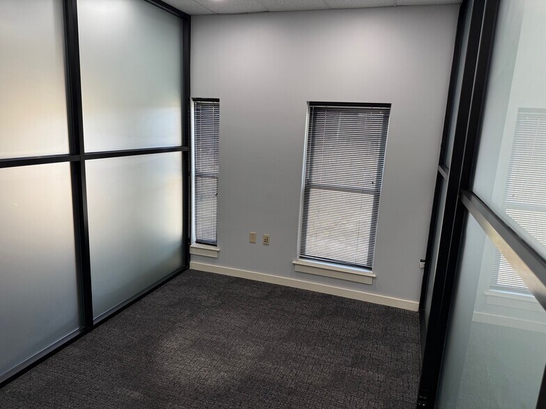 More Photos Of 211 W Matthews St, Matthews Office For Sale