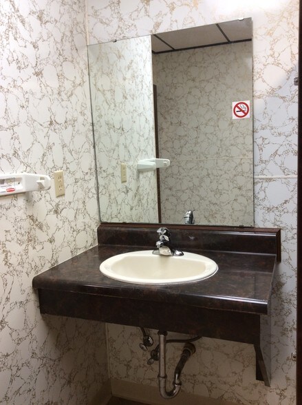 More Photos Of 707-709 Main St, Beech Grove Office For Sale