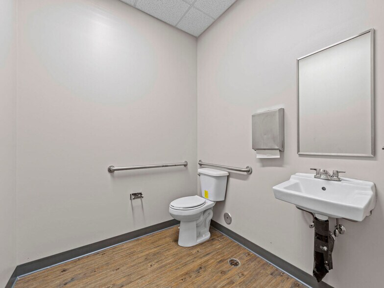 More Photos Of 739 Shotgun Rd, Sunrise Light Manufacturing For Lease