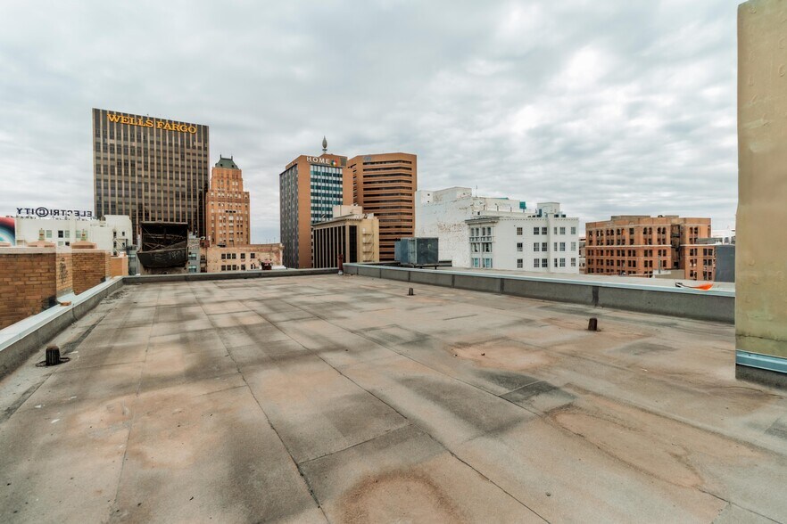 More Photos Of 209 N Mesa St, El Paso General Retail For Sale