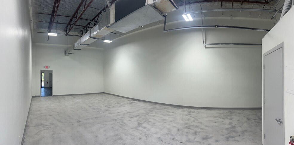 More Photos Of 11320 Fortune Cir, Wellington Warehouse For Lease