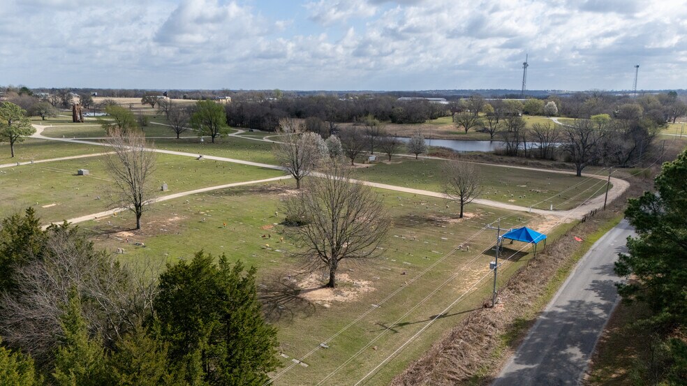 More Photos Of 12481 OK-19, Ada Cemetery Mausoleum For Sale