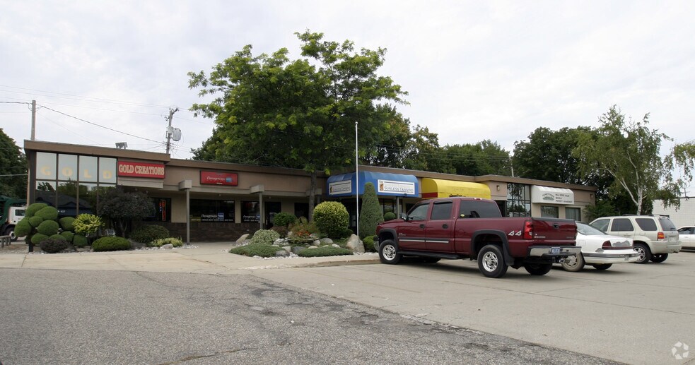 More Photos Of 1028 S Mission St, Mount Pleasant General Retail For Sale