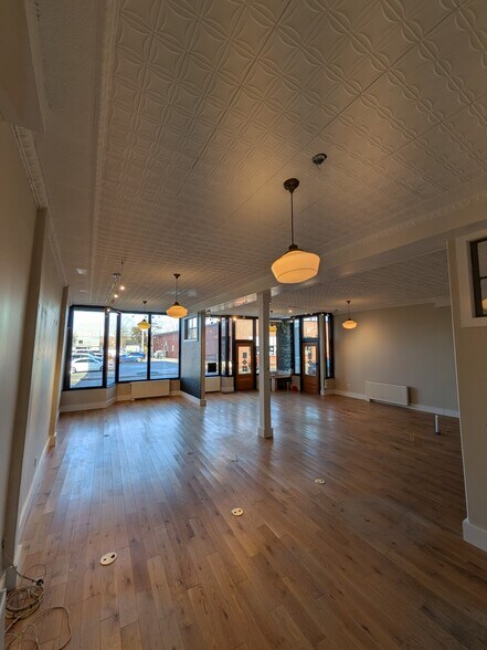 More Photos Of 160 Front St, Bath Storefront Retail Residential For Lease