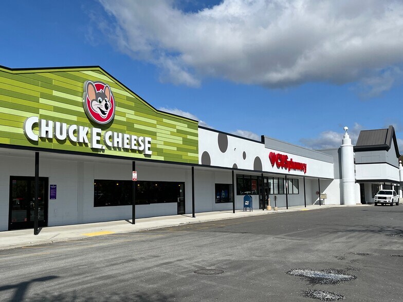 More Photos Of 50 SW Cutoff, Worcester Freestanding For Lease