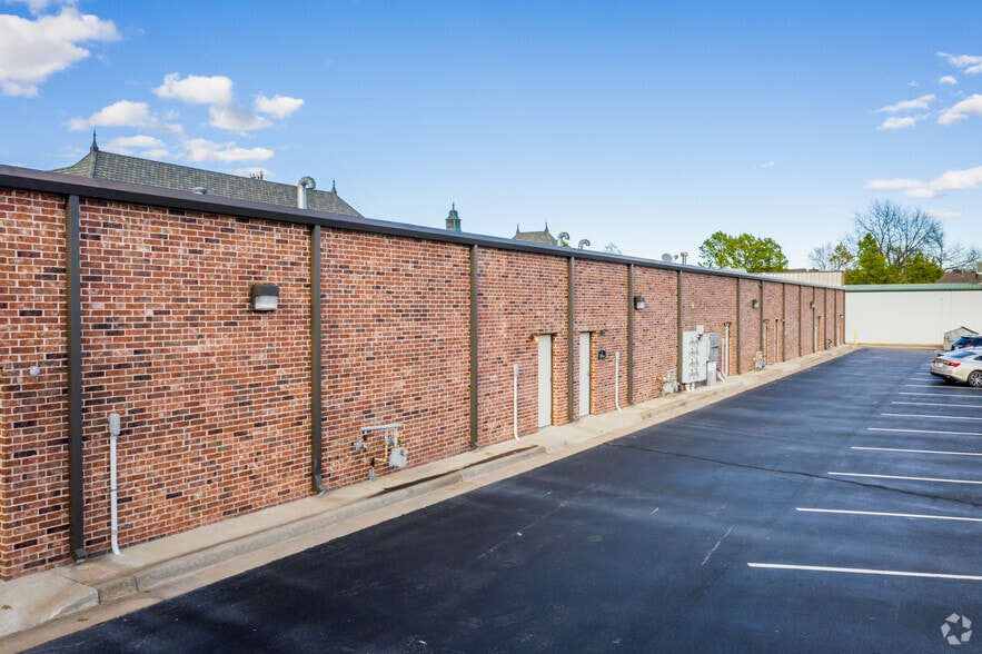 More Photos Of 2830-2846 E 101st St, Tulsa Unknown For Lease