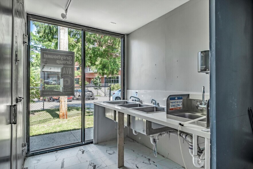 More Photos Of 30 NE 2nd St, Oklahoma City Storefront Retail Office For Lease