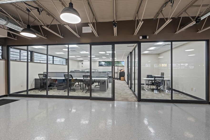 More Photos Of 29444 Northwestern Hwy, Southfield Office For Sale