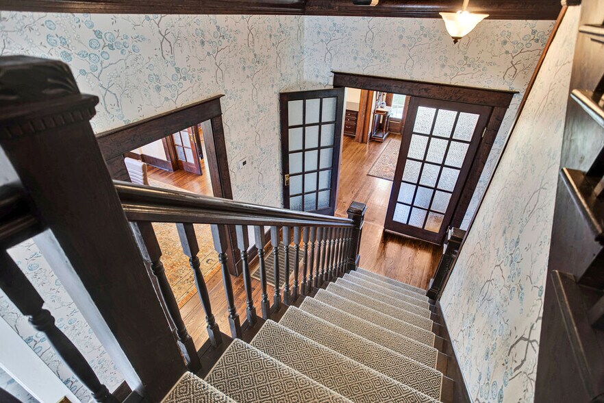 More Photos Of 313 E Charnwood St, Tyler Office For Lease
