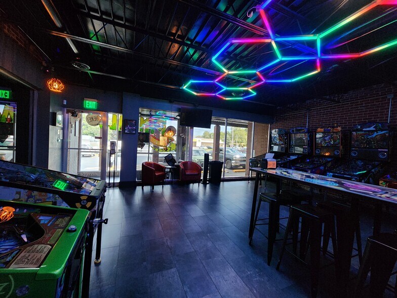 More Photos Of 521 S Glenstone Ave, Springfield General Retail For Lease