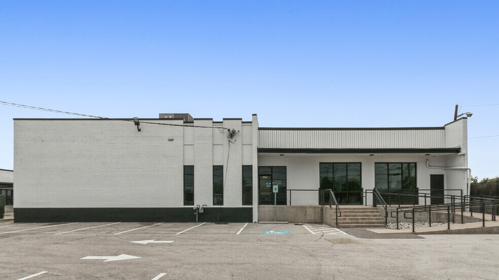 More Photos Of , Dallas Office For Sale