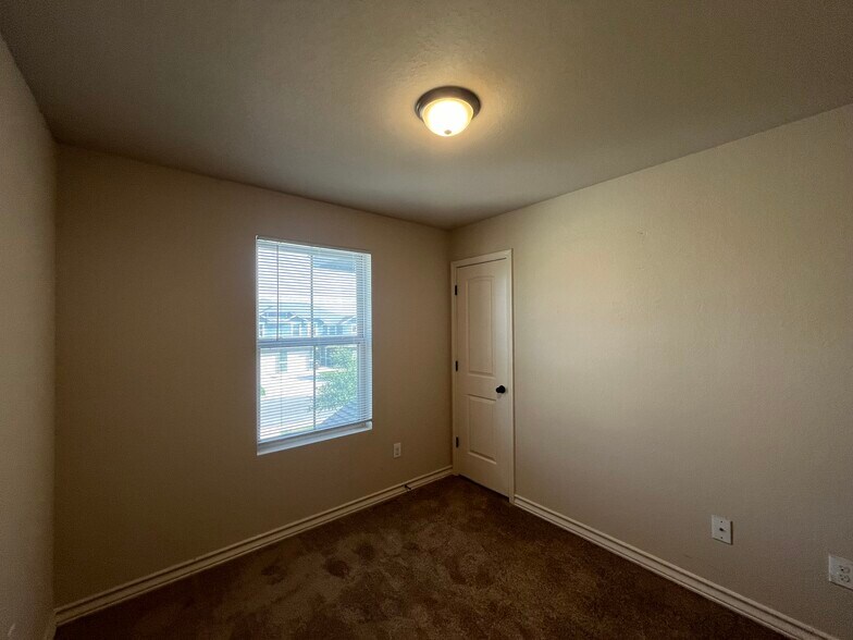 More Photos Of 7002 Donovan Way, San Antonio Apartments For Sale