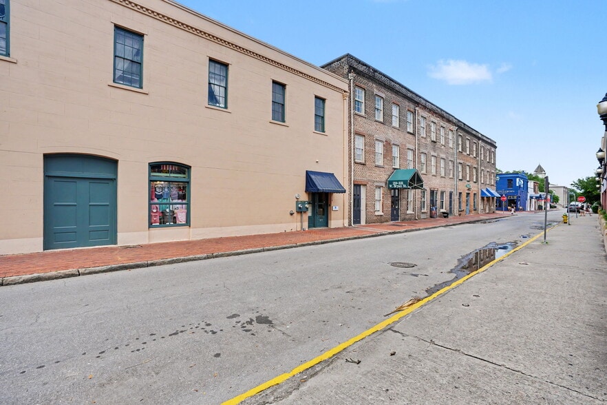 More Photos Of 217 W Bryan St, Savannah Office For Lease