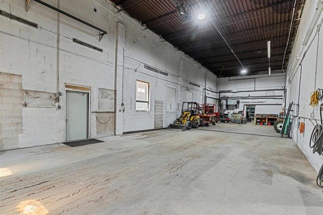 More Photos Of 8889 Oakwood Ave, Neenah Service For Sale