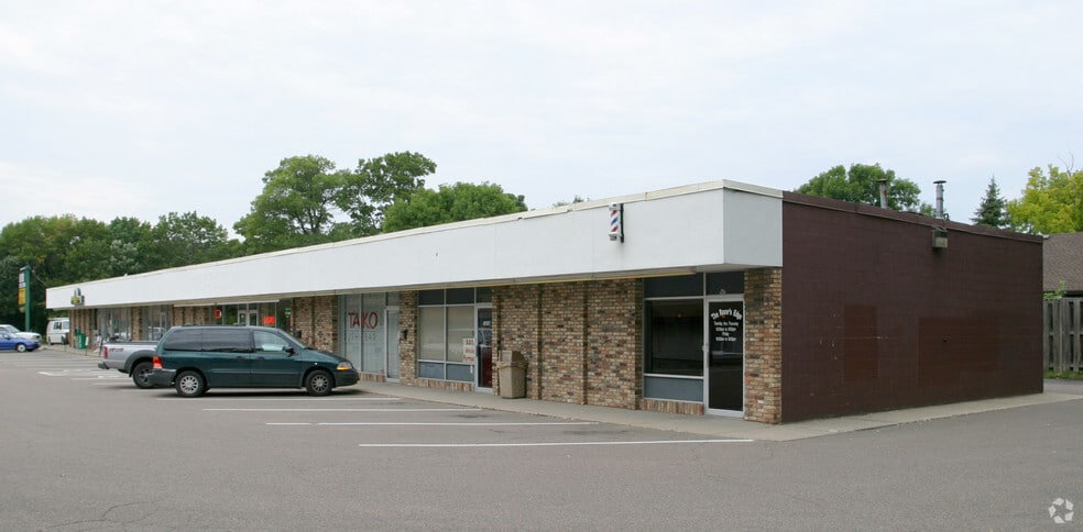 More Photos Of 1431-1439 NW Silver Lake Rd, Saint Paul Freestanding For Lease