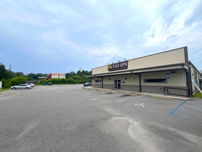 More Photos Of 301 Commerce Blvd, Midway Storefront Retail Office For Lease