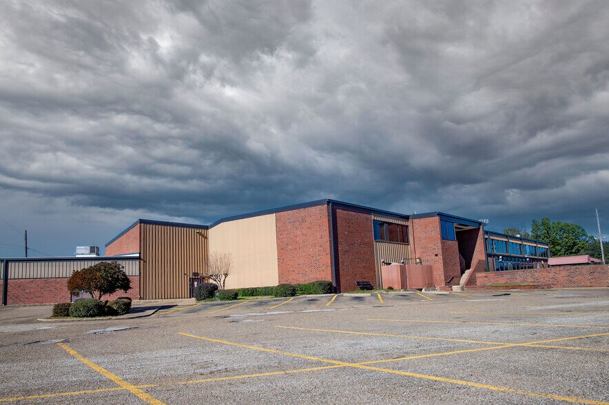 More Photos Of 2628 Bill Owens Pky, Longview Health Club For Sale