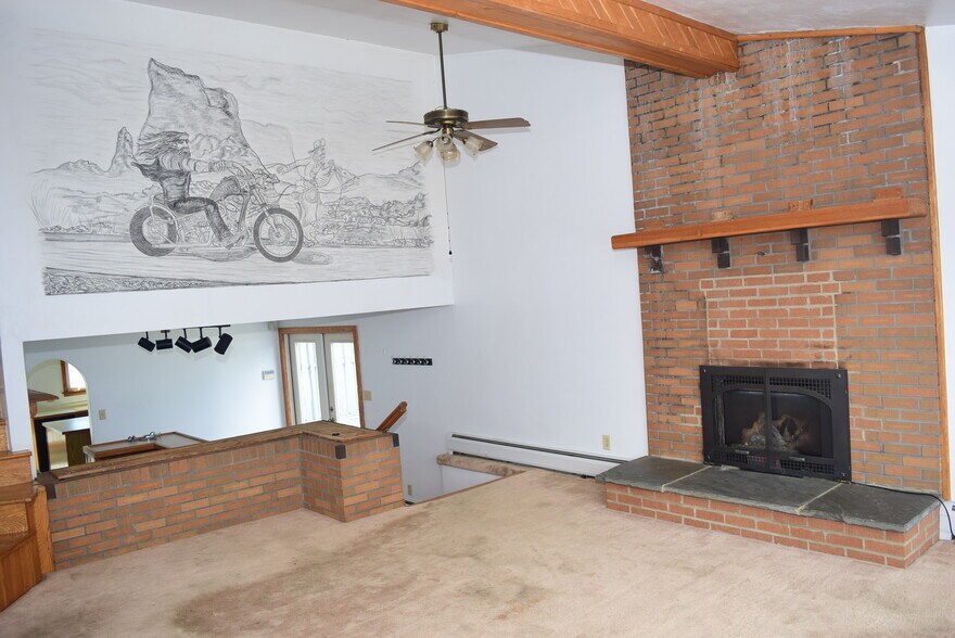 More Photos Of 2013 General Potter Hwy, Centre Hall Showroom For Sale