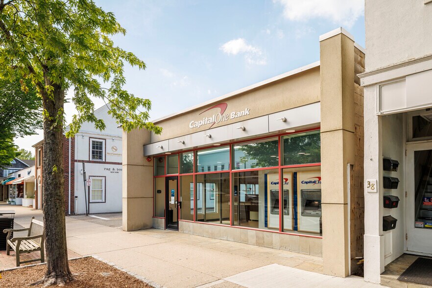 More Photos Of 40 Newtown Ln, East Hampton Storefront Retail Office For Lease