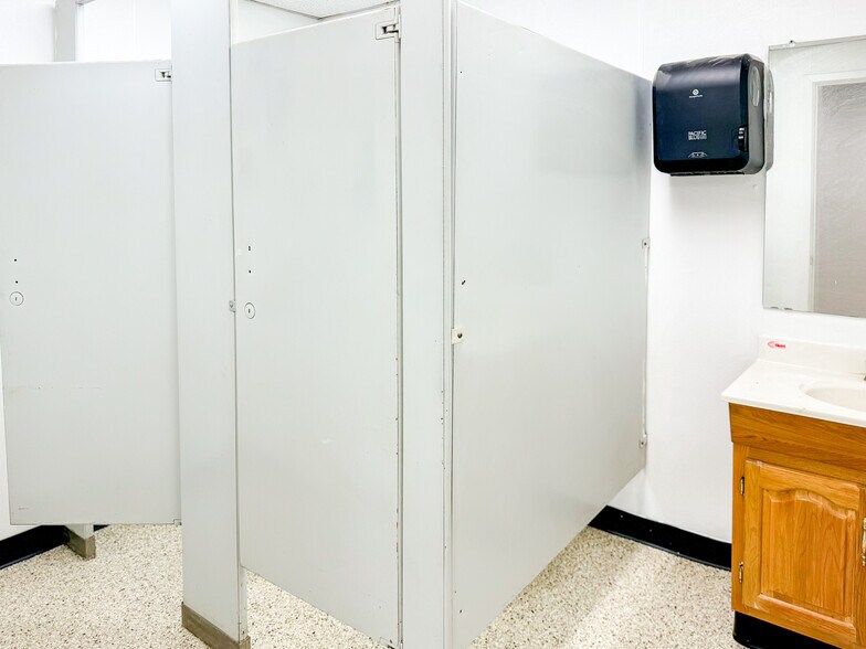 More Photos Of 2585 W Interstate 20, Odessa Manufacturing For Lease