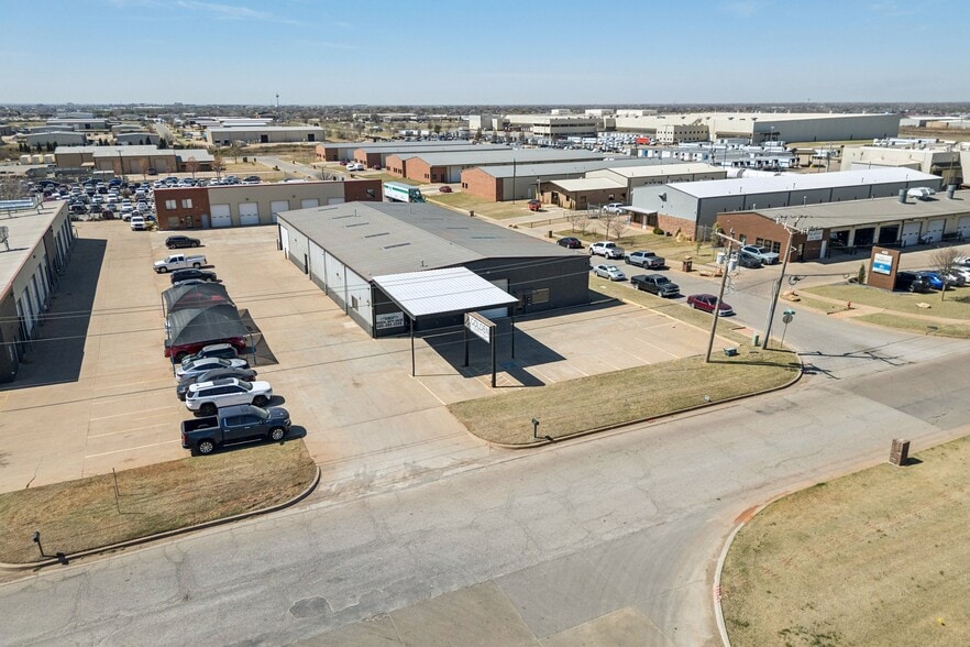 Primary Photo Of 13901 N Lincoln Blvd, Edmond Carwash For Lease