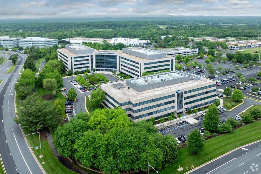 More Photos Of 15040 Conference Center Dr, Chantilly Office For Lease