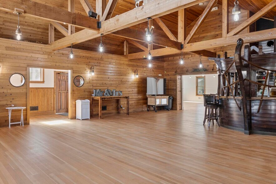 More Photos Of 109 E B St, Cedar Creek Freestanding For Sale