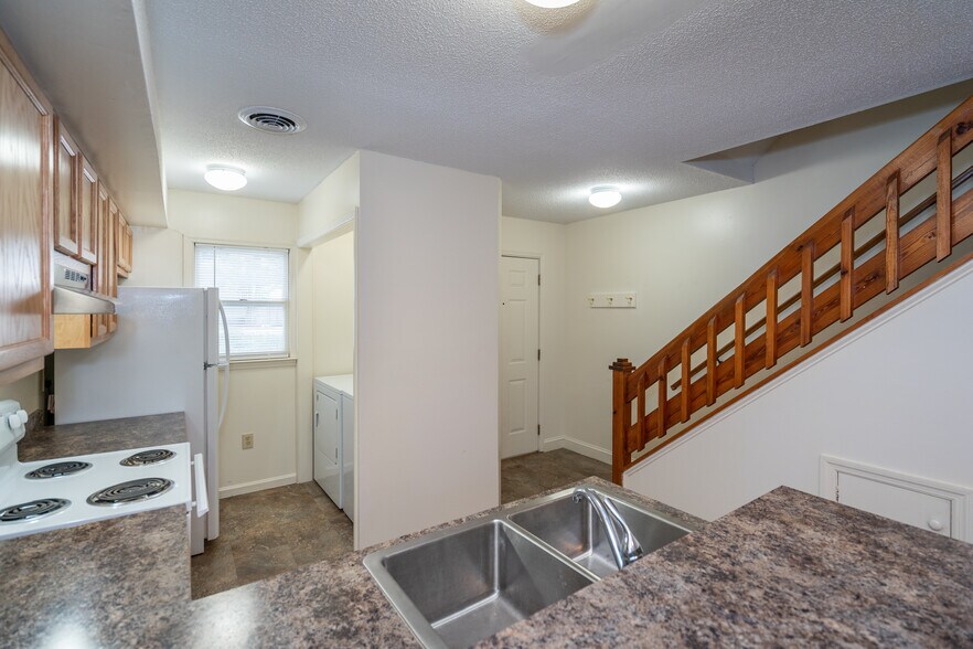 More Photos Of 210 Smith St, South Hill Apartments For Sale