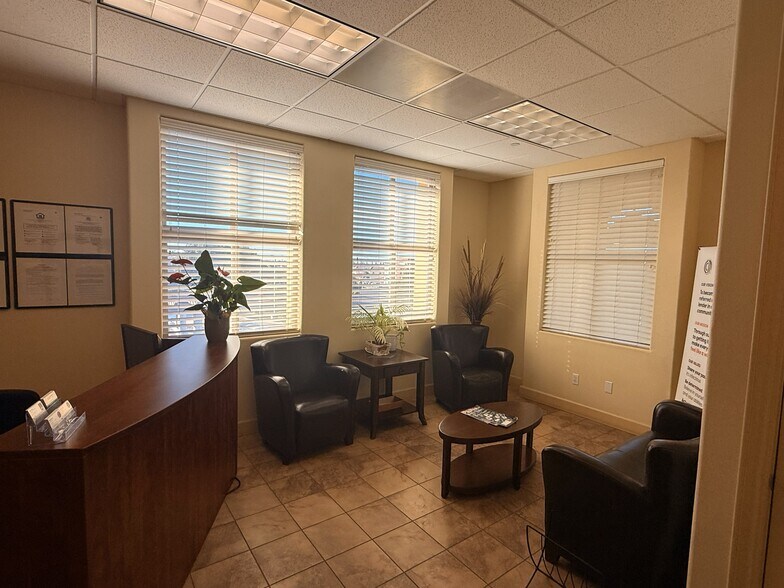 More Photos Of 411-421 E Betteravia Rd, Santa Maria Office Residential For Lease