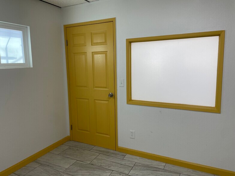 More Photos Of 1667-1671 Anaheim St, Harbor City Storefront Retail Office For Lease