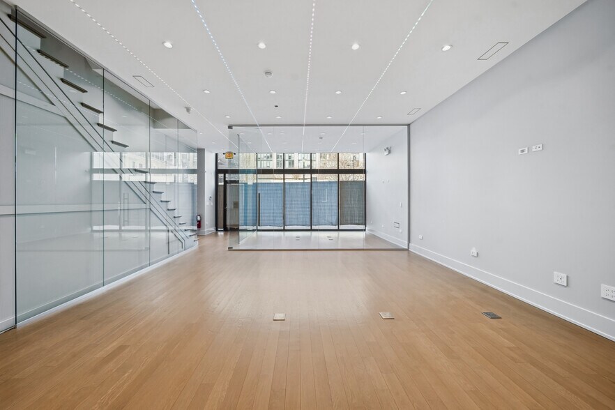 More Photos Of 619 W Randolph St, Chicago Restaurant For Sale