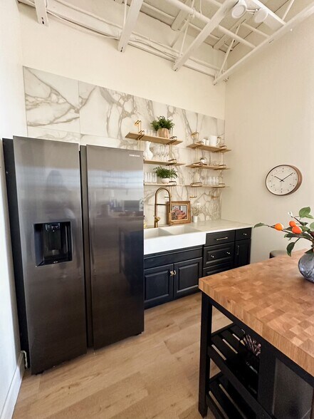 More Photos Of 831 Pioneer Rd, Draper Storefront Retail Residential For Lease