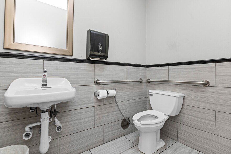 More Photos Of 26051 Michigan Ave, Inkster Warehouse For Sale