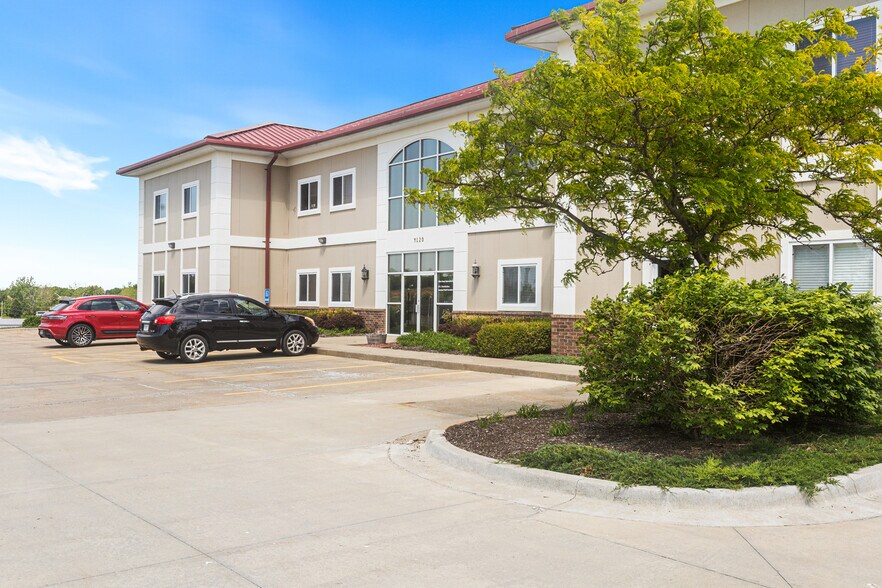 More Photos Of 4120 NE Port Dr, Lee's Summit Office For Sale