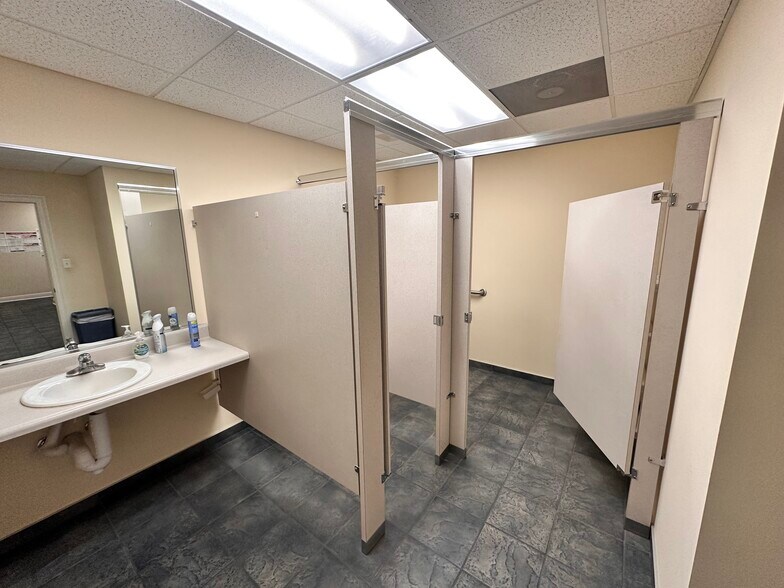 More Photos Of 4509 Hospital St, Pascagoula Office For Sale