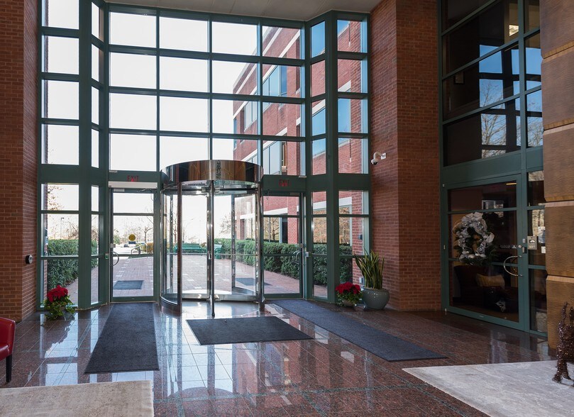 More Photos Of 1 Park West Cir, Midlothian Office For Lease